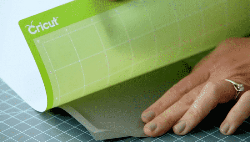 Removing a design from a cutting mat