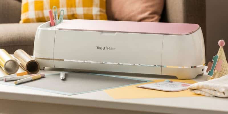 cricut_maker_desk