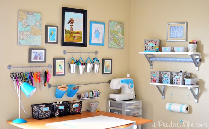 Well-contained crafting corner in guest room